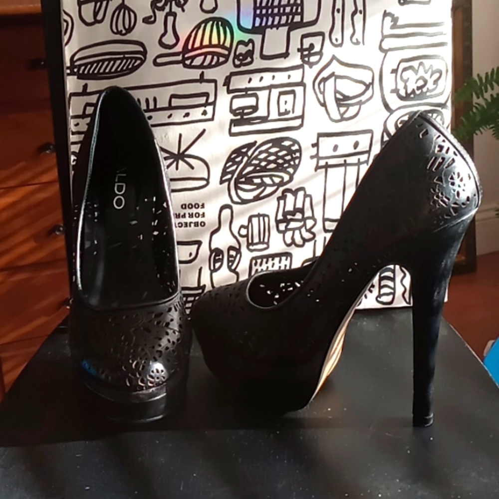 ALDO Cut-Out Black Leather Platform Pumps